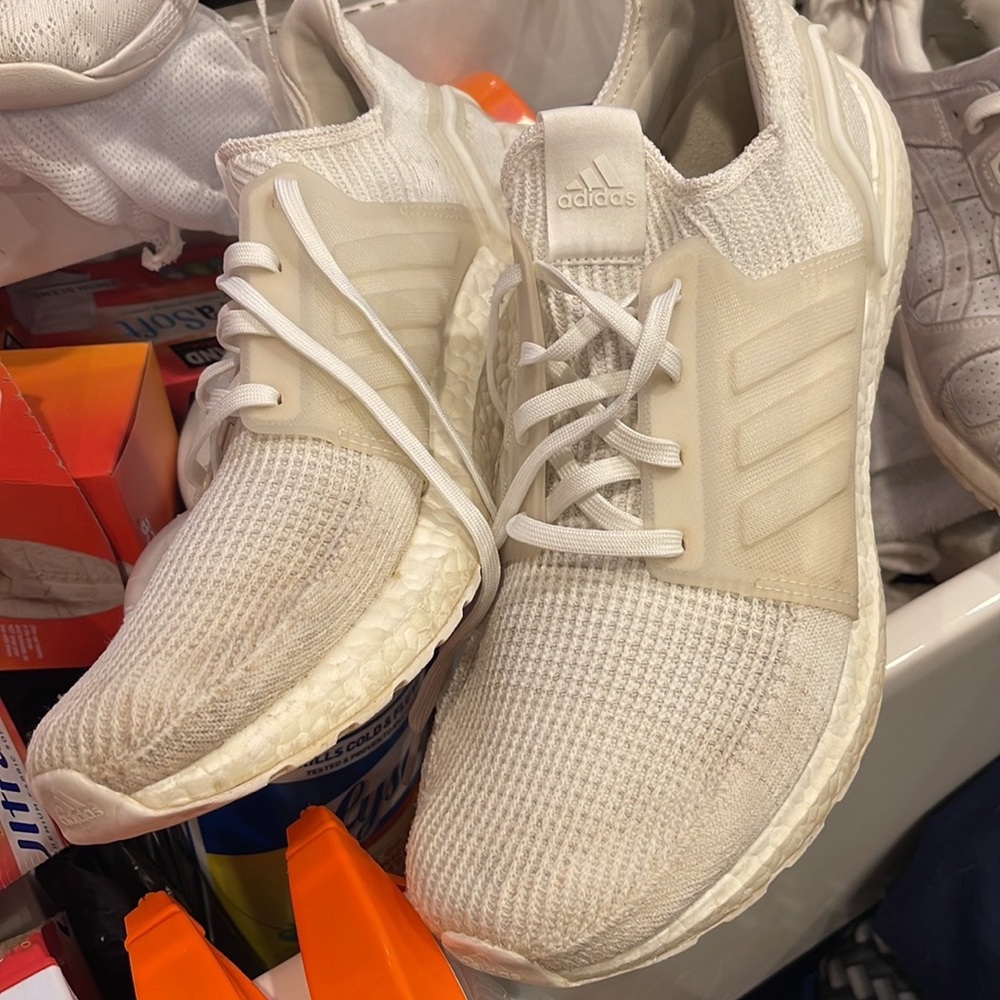 Adidas mens tennis shoe size 13